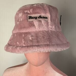 Blazy Susan PINK Denver Cannabis Company Fuzzy Faux Fur Bucket Hat- NEW